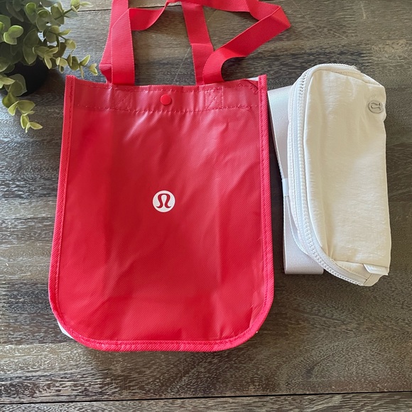 SOLD NWT White Opal Lululemon Everywhere Belt Bag - Picture 11 of 11